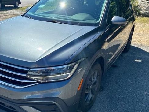 Used 2023 Volkswagen Tiguan SE AWD/4WD image 12