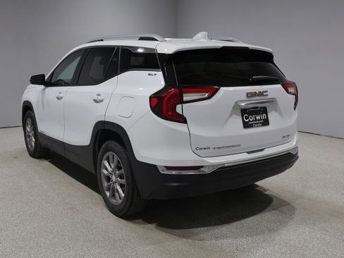 Used 2024 GMC Terrain SLT AWD/4WD image 5