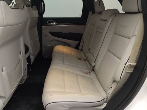 Used 2018 Jeep Grand Cherokee Summit AWD/4WD image 18