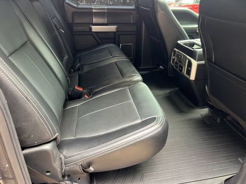 Used 2019 Ford F150 Lariat w/ Equipment Group 502A Luxury AWD/4WD image 17