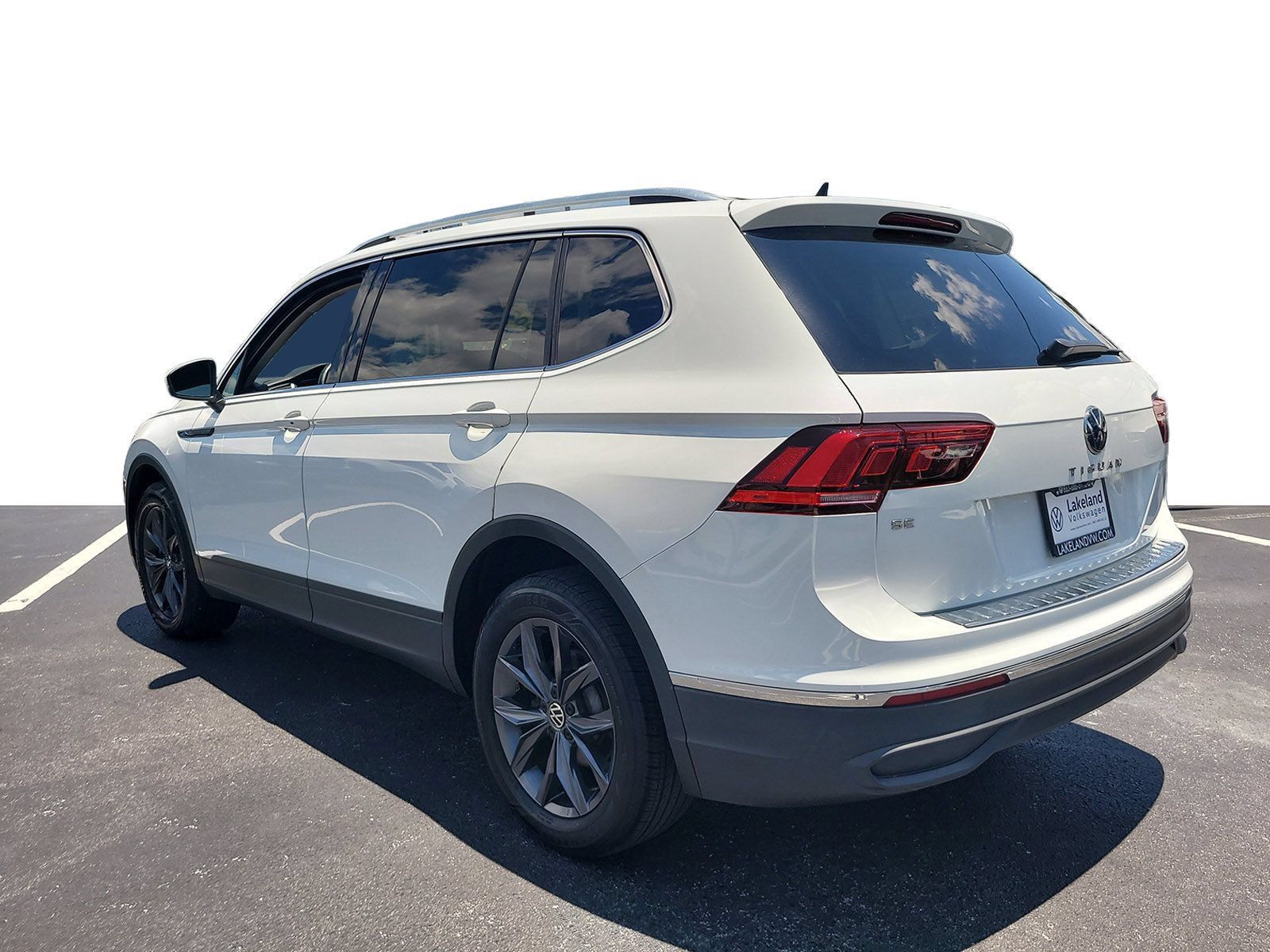 Used 2024 Volkswagen Tiguan SE FWD image 4