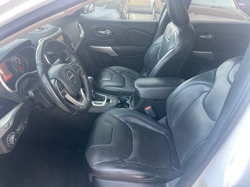 Used 2017 Jeep Cherokee Overland FWD image 13