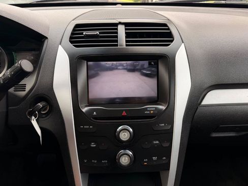 Used 2013 Ford Explorer XLT FWD image 7