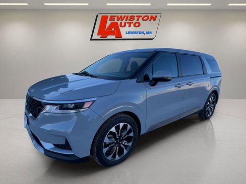 Used 2024 Kia Carnival EX image 1