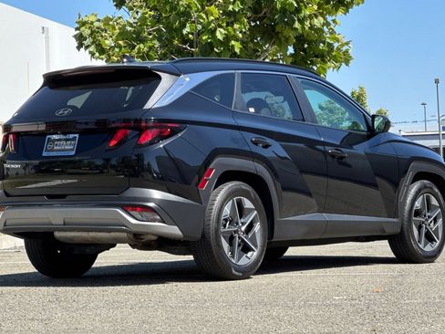 Used 2025 Hyundai Tucson SEL FWD image 4