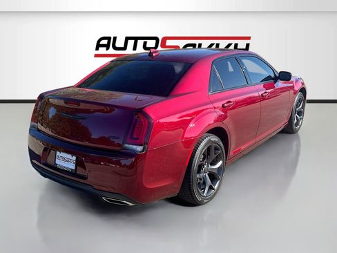 Used 2023 Chrysler 300 Touring w/ Safetytec Plus Group RWD image 7