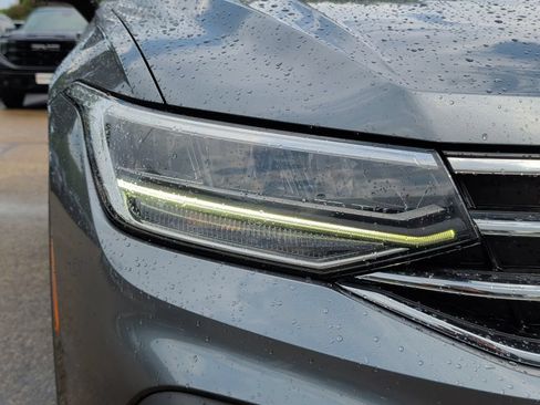 Used 2024 Volkswagen Tiguan SE AWD/4WD image 42