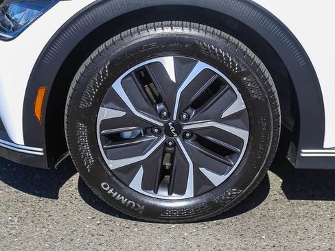 Used 2024 Kia EV6 Light RWD image 11