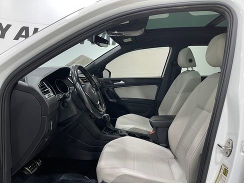 Used 2021 Volkswagen Tiguan SE R-Line image 12