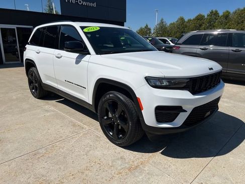 Certified 2023 Jeep Grand Cherokee Altitude AWD/4WD image 1