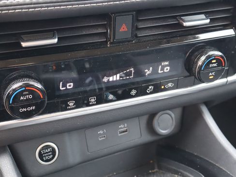 Used 2023 Nissan Rogue SV FWD image 23