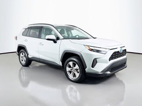Certified 2022 Toyota RAV4 XLE AWD/4WD image 3