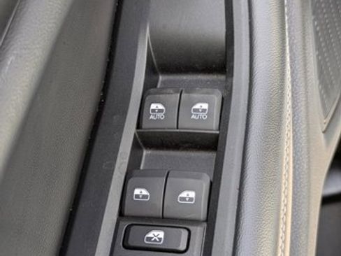 Used 2023 Jeep Grand Cherokee L Laredo image 18