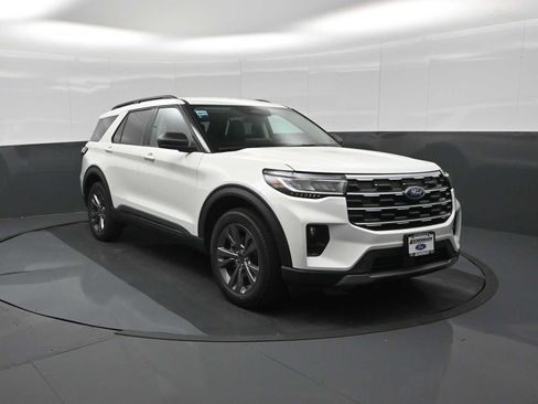 New 2026 Ford Explorer Active w/ Active Comfort Package AWD/4WD image 2