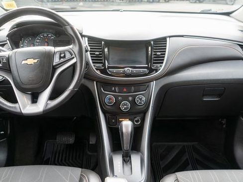 Used 2022 Chevrolet Trax LT w/ LT Convenience Package AWD/4WD image 15