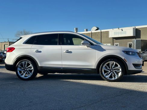 Used 2017 Lincoln MKX Reserve w/ Driver Assistance Package image 8