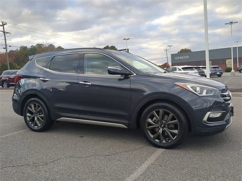 Used 2017 Hyundai Santa Fe Sport image 2