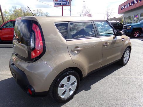 Used 2016 Kia Soul w/ Convenience Package FWD image 3