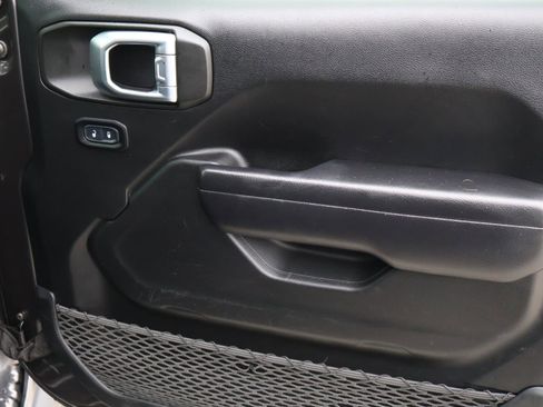 Used 2021 Jeep Gladiator Willys image 18