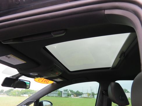 Used 2015 Volkswagen GTI SE FWD image 23