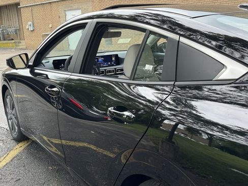 New 2026 Nissan Sentra SL w/ Floor Mat Package FWD image 24