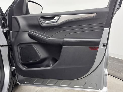 Used 2022 Ford Escape Titanium image 37