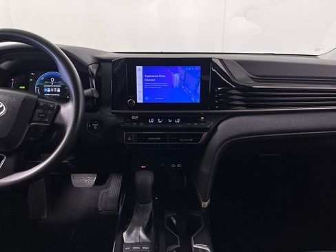 Used 2025 Toyota Camry LE FWD image 15