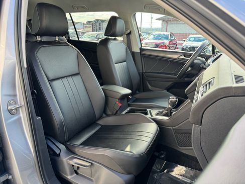 Used 2023 Volkswagen Tiguan SE image 37
