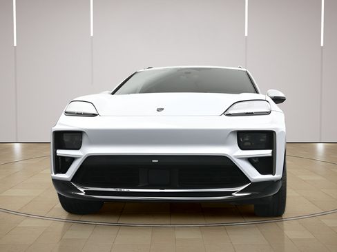 Certified 2025 Porsche Macan Turbo Electric AWD/4WD image 31