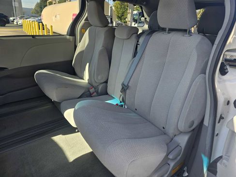 Used 2012 Toyota Sienna LE image 18