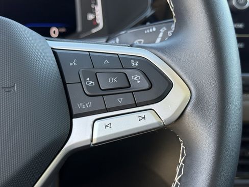 Used 2023 Volkswagen Taos SEL image 18