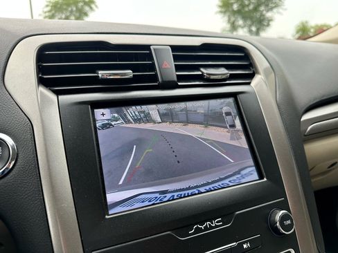 Used 2019 Ford Fusion SE image 15