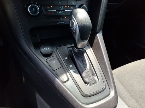 Used 2018 Ford Focus SE w/ Cold Weather Package FWD image 20