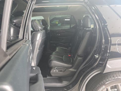 Used 2024 Honda Pilot Touring image 4