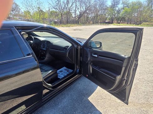 Used 2017 Chrysler 300 S w/ 300S Premium Group image 25