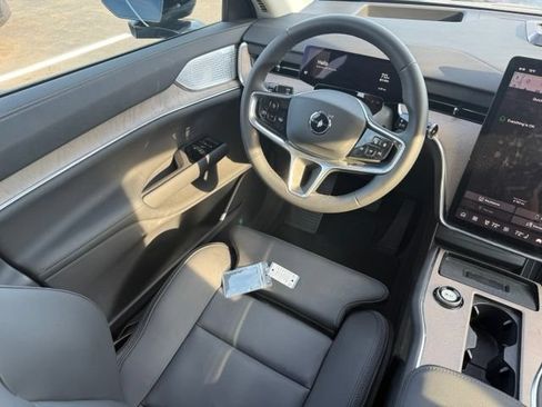 Certified 2025 Volvo EX90 Ultra AWD/4WD image 8