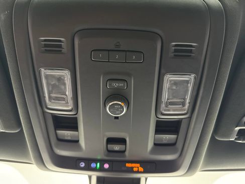 Used 2022 Chevrolet Tahoe Z71 AWD/4WD image 37