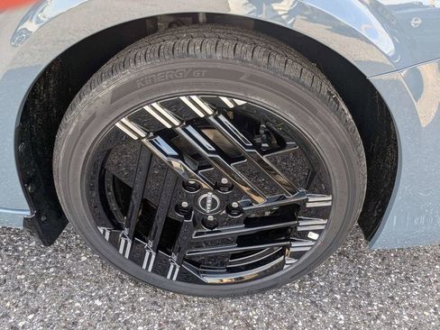 New 2026 Nissan Sentra SR w/ Floor Mat Package FWD image 11