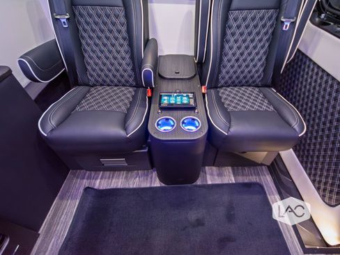Used 2024 Mercedes-Benz Sprinter 3500 image 19