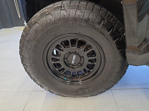 Used 2025 Toyota Tacoma SR5 AWD/4WD image 33