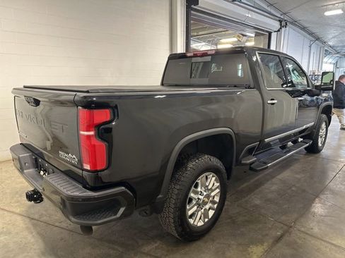 Used 2025 Chevrolet Silverado 3500 High Country w/ High Country Premium Package image 4
