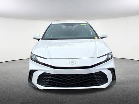 Used 2025 Toyota Camry SE FWD image 2