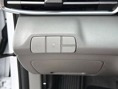Certified 2025 Hyundai Elantra SEL FWD image 19