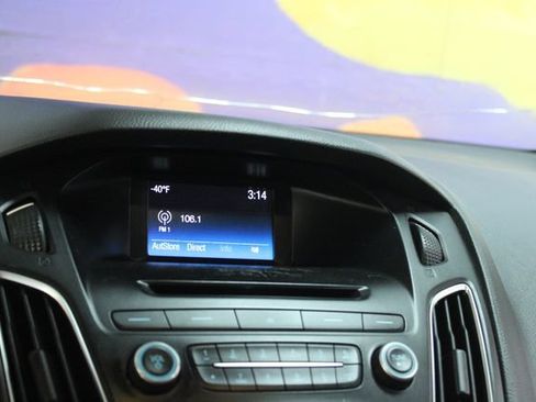 Used 2016 Ford Focus SE w/ Equipment Group 201A FWD image 17