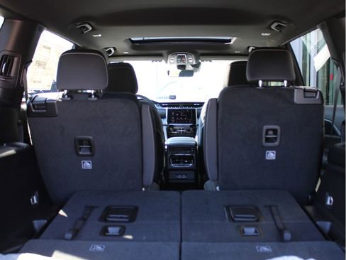 New 2025 Jeep Grand Cherokee L Laredo image 35