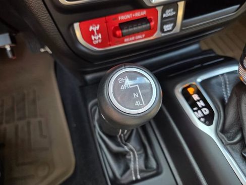 Certified 2020 Jeep Gladiator Rubicon AWD/4WD image 31