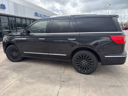 Used 2019 Lincoln Navigator Reserve image 3