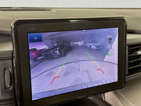 Used 2022 Ford Explorer XLT image 14