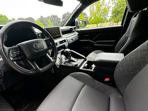 Used 2025 Toyota Tacoma SR5 AWD/4WD image 13