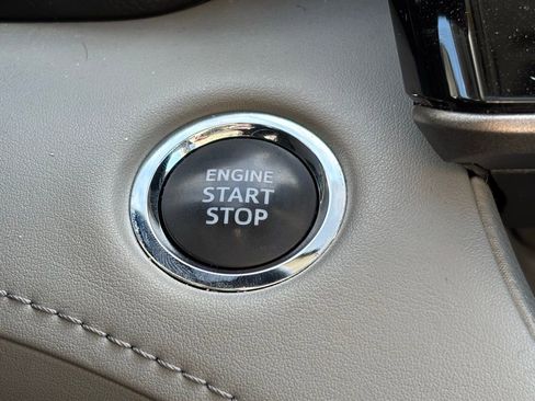 Used 2023 Toyota Highlander XLE image 13